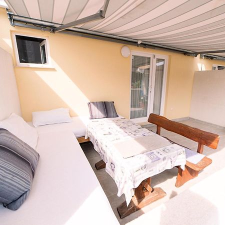 Guesthouse Lastavica Novaglia Esterno foto